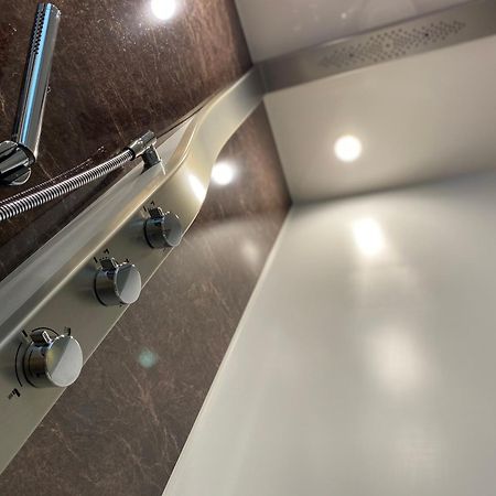 Randor Hotel Sapporo Suites Phòng bức ảnh Shower controls