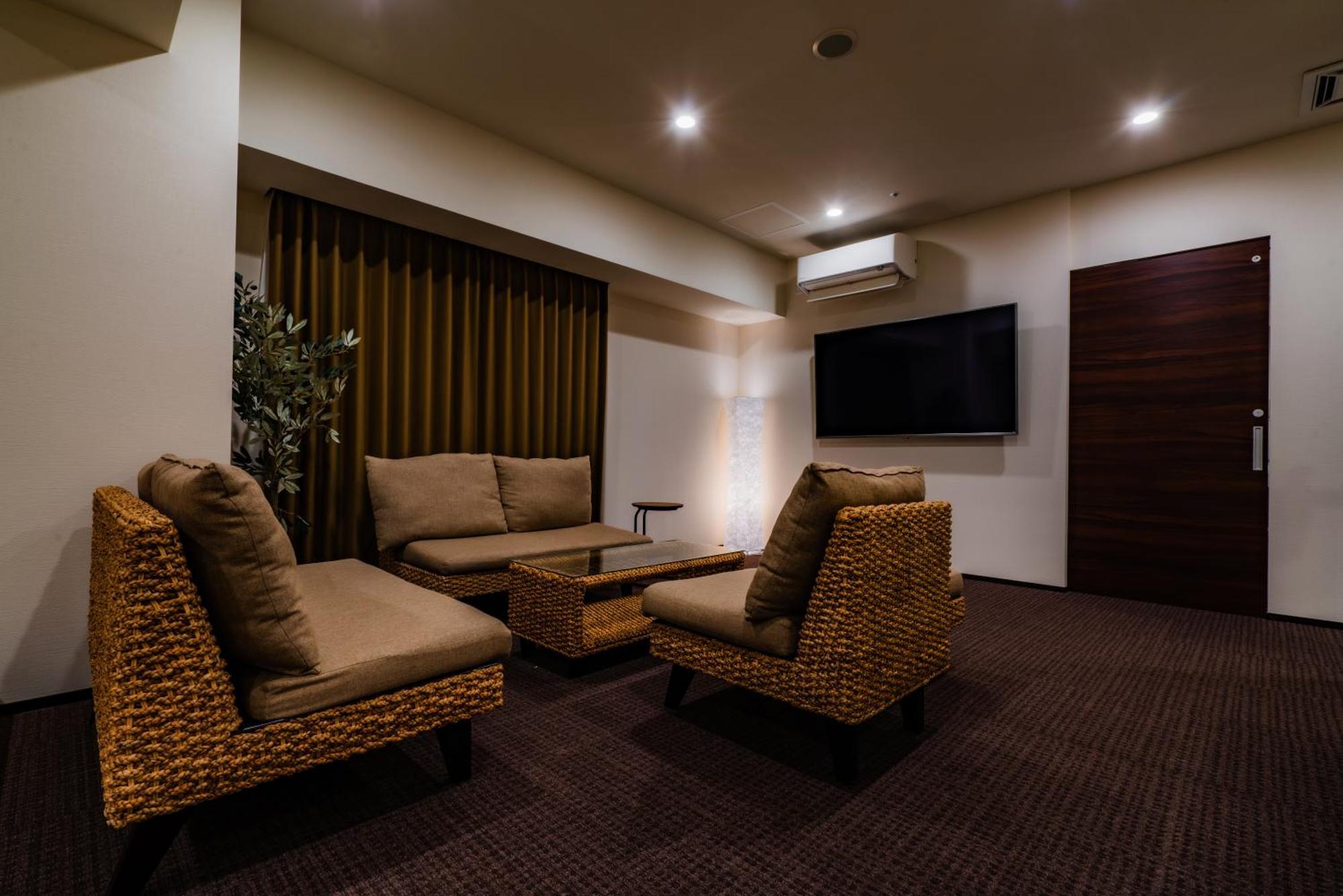 Randor Hotel Sapporo Suites Phòng bức ảnh A room at the Kyoto International Manga Museum