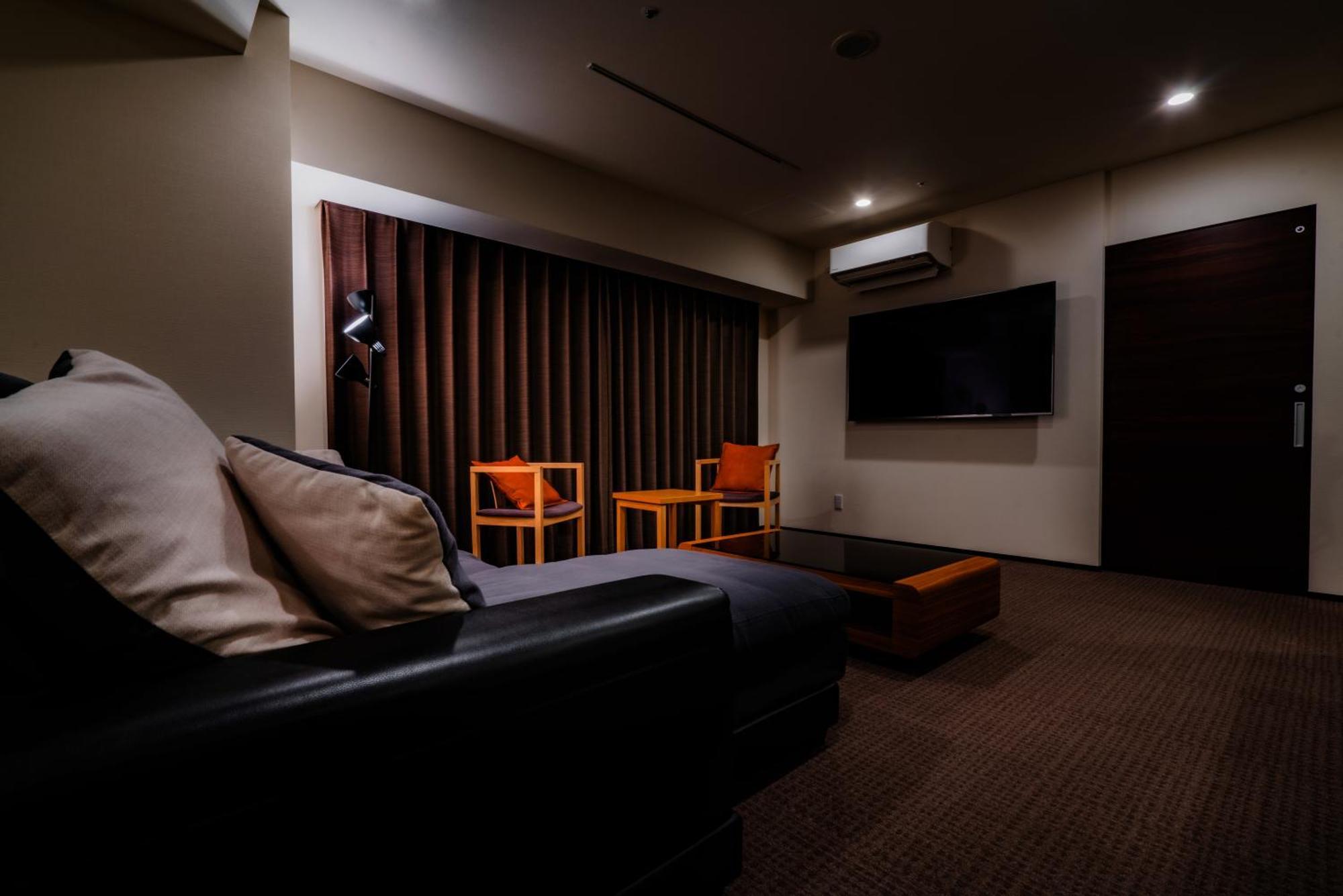 Randor Hotel Sapporo Suites Phòng bức ảnh A room at the hotel