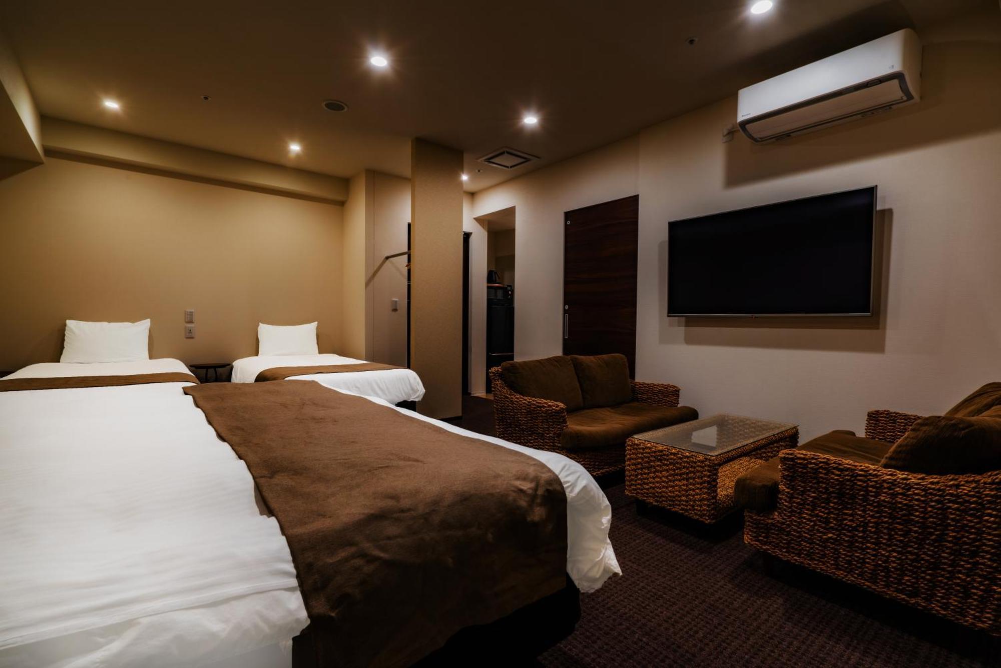 Randor Hotel Sapporo Suites Phòng bức ảnh A room at the hotel