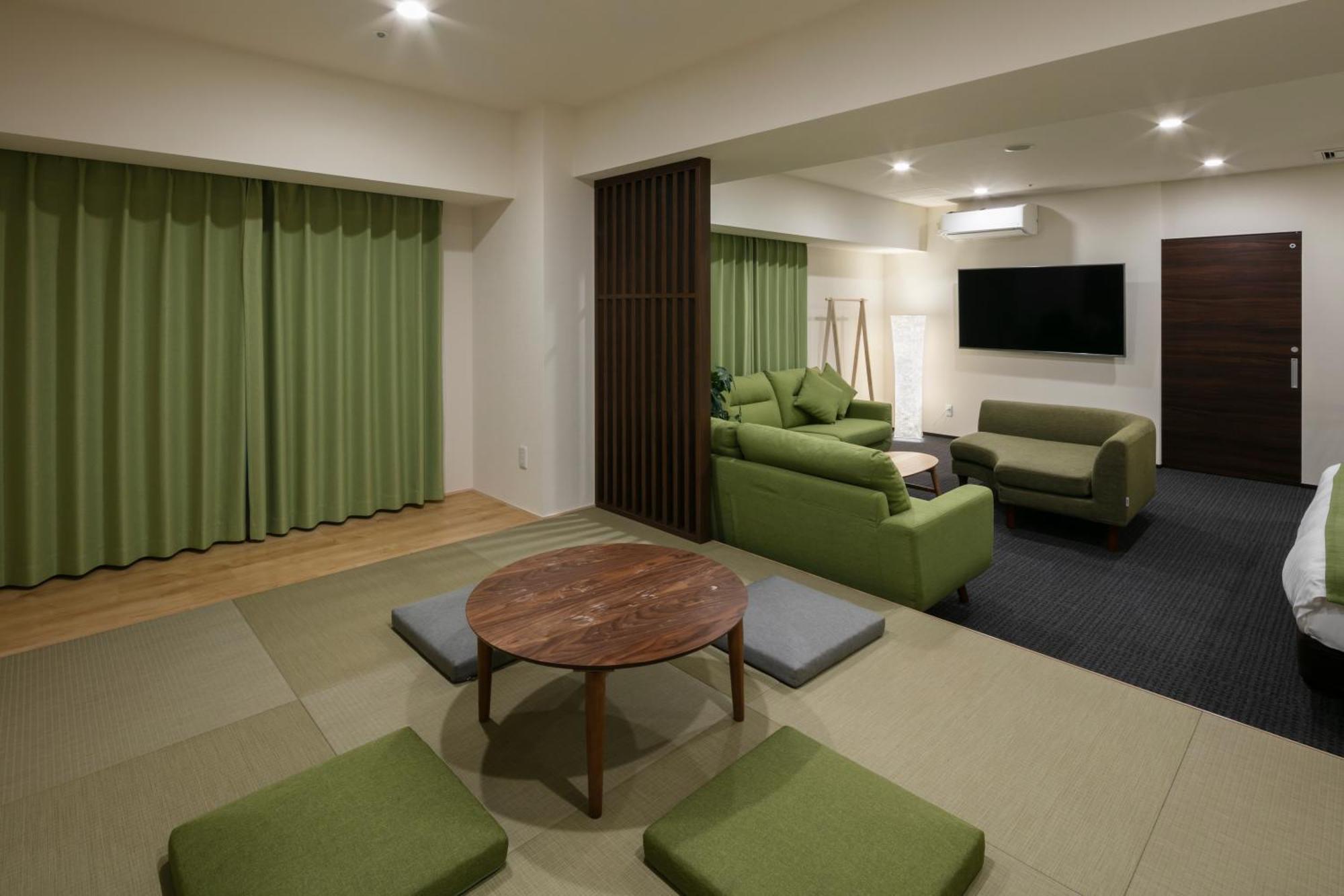 Randor Hotel Sapporo Suites Phòng bức ảnh A room at the Kyoto International Manga Museum