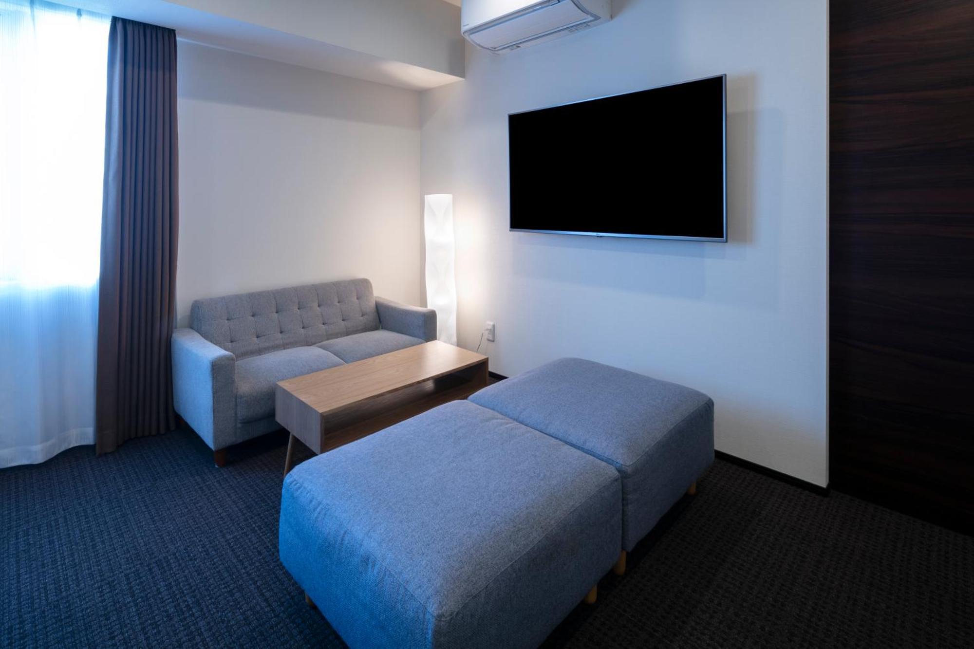 Randor Hotel Sapporo Suites Phòng bức ảnh A room at the hotel