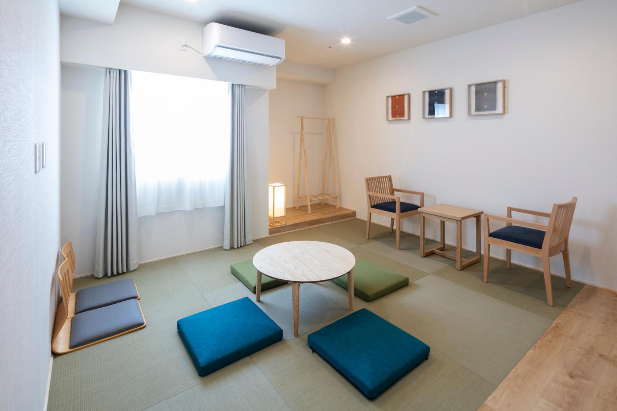 Randor Hotel Sapporo Suites Phòng bức ảnh A room at the Kyoto International Manga Museum