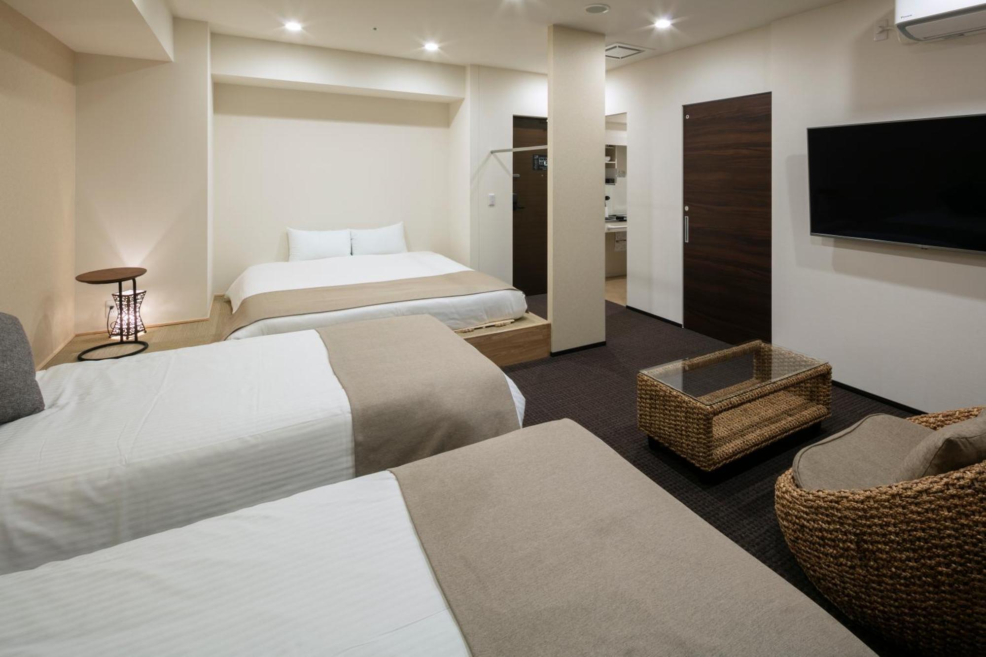 Randor Hotel Sapporo Suites Phòng bức ảnh A room at the hotel