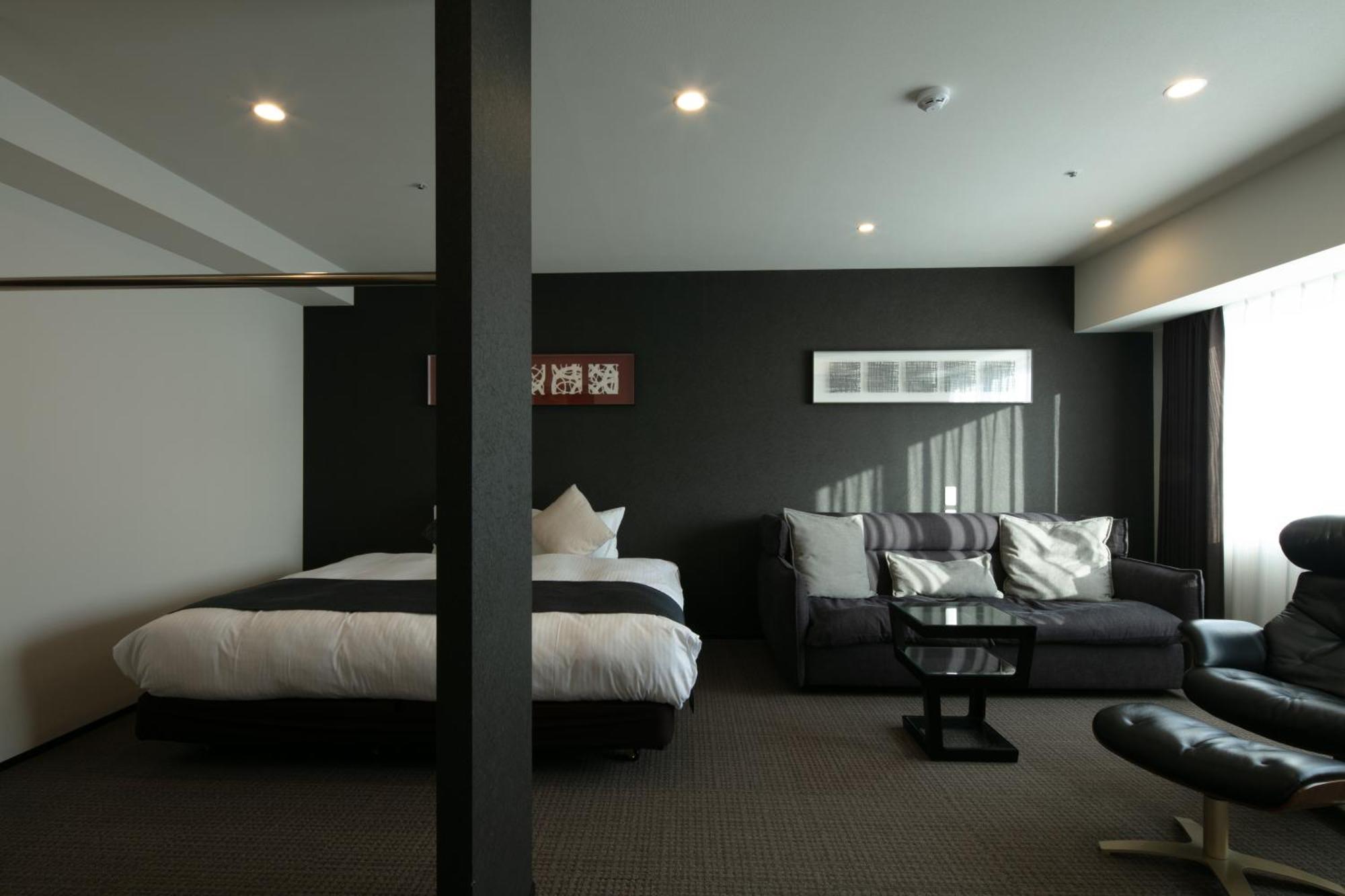 Randor Hotel Sapporo Suites Phòng bức ảnh A room at the hotel