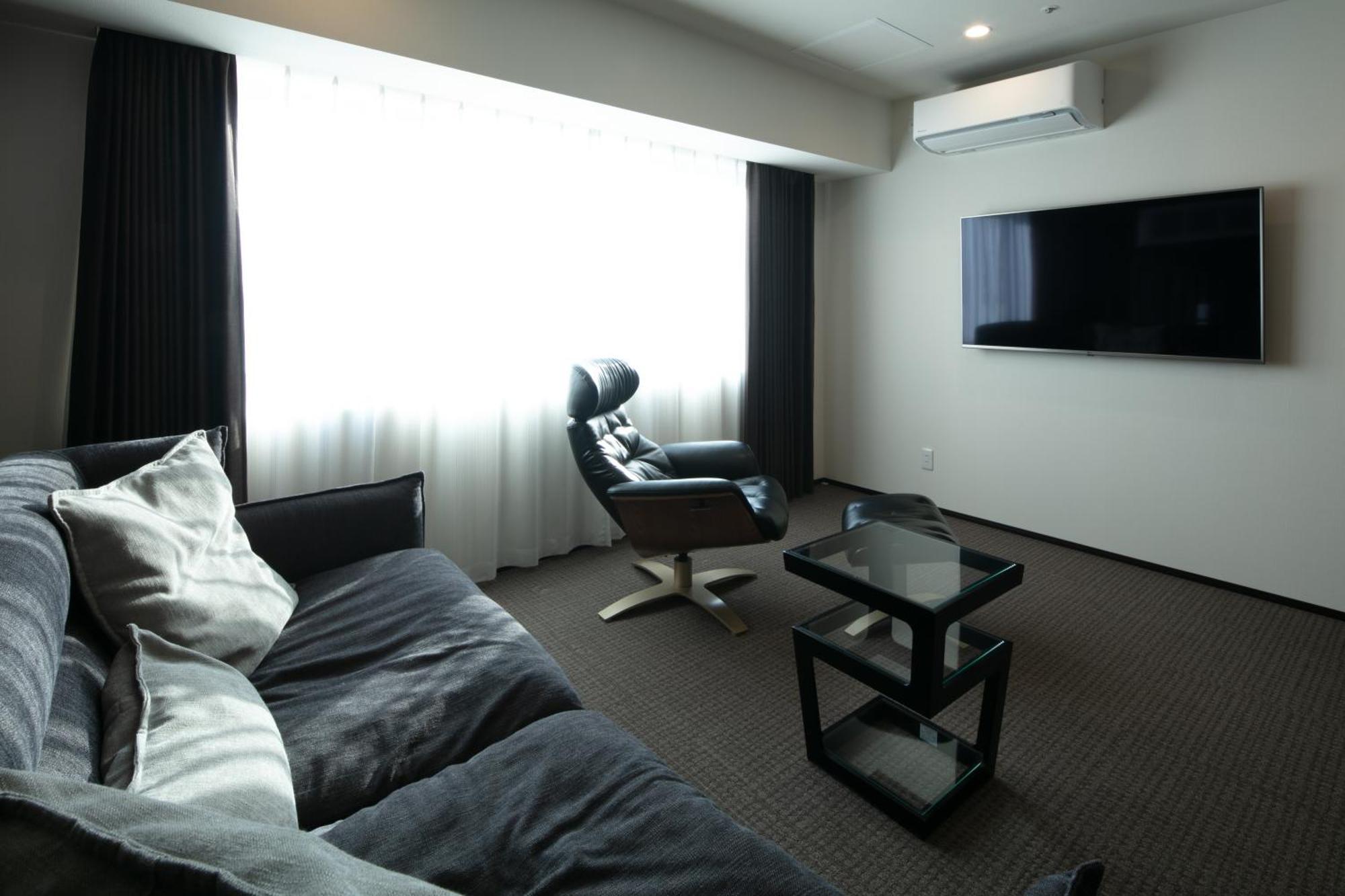 Randor Hotel Sapporo Suites Phòng bức ảnh A room at the hotel